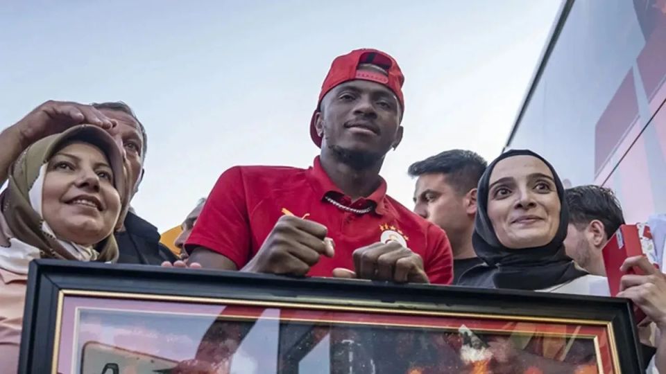 Osimhen'e Erzurum'da 135 Bin Boncukla Hazırlanan Anlamlı Hediye