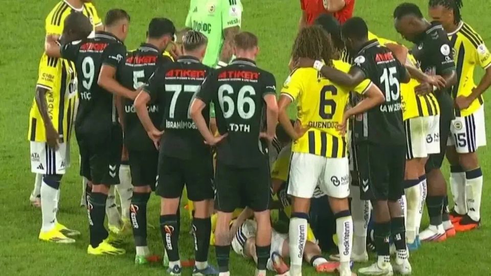 Kerem Aktürkoğlu'nun Korkutan Sakatlığı: Fenerbahçe - Konyaspor Maçında Yürekler Ağza Geldi