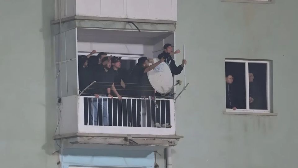 Bursaspor Taraftarlarının Eşsiz Destek Gösterisi: Balkonlar Tribüne Dönüştü