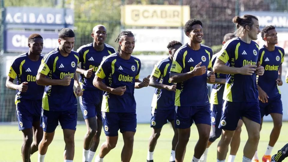 Fenerbahçe'den Roma'ya: Jayden Oosterwolde'nin Transfer Süreci