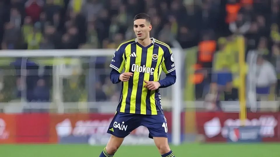 Fenerbahçe'de Mert Müldür'ün Ameliyat Süreci: Sahalardan 6-8 Hafta Uzak Kalacak