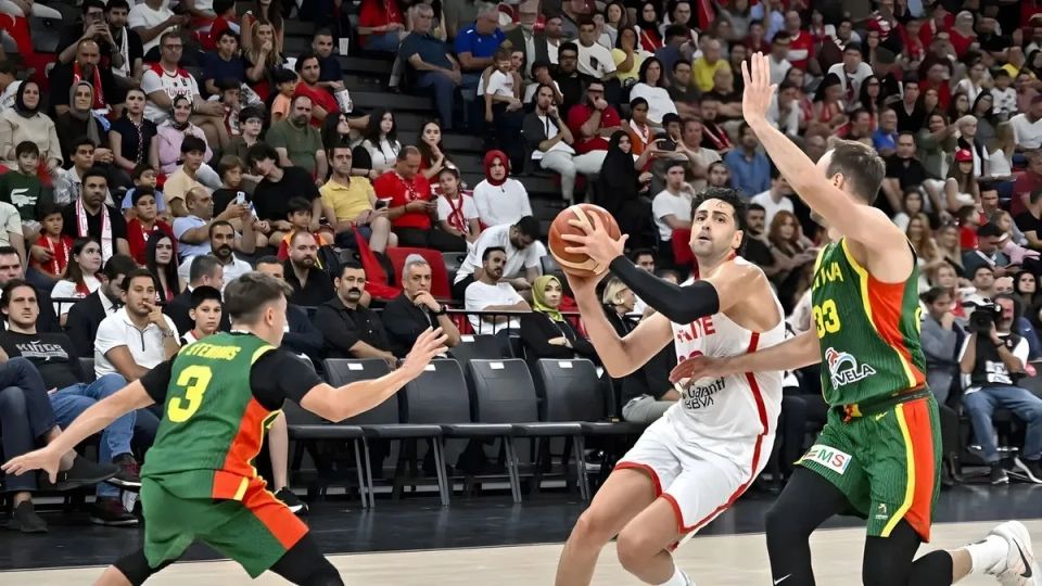 12 Dev Adam'dan Litvanya'ya Farklı Galibiyet