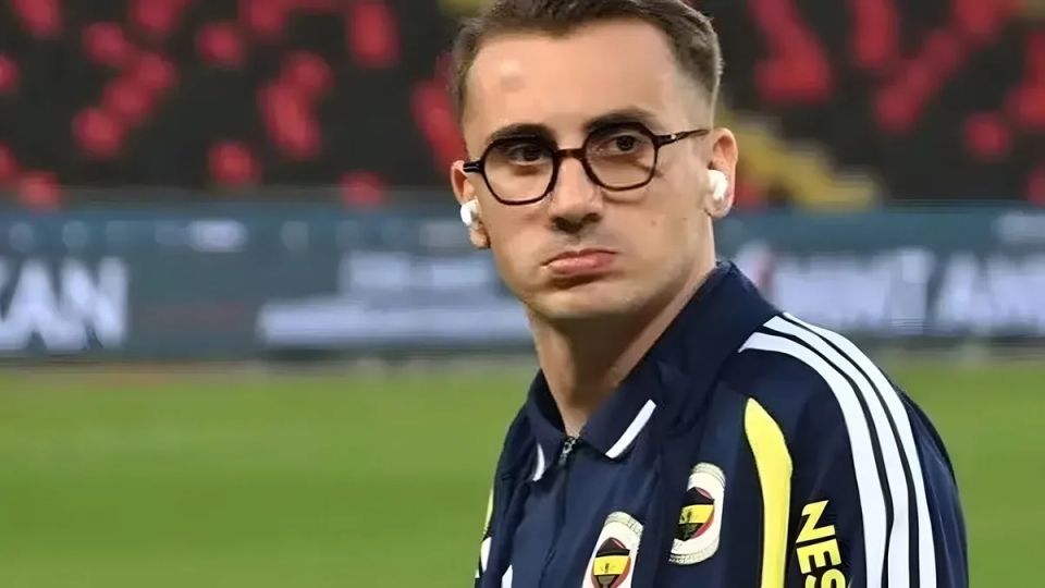 Kerem Aktürkoğlu ve Fenerbahçe Taraftarı Arasında Kadıköy'de Gerilim