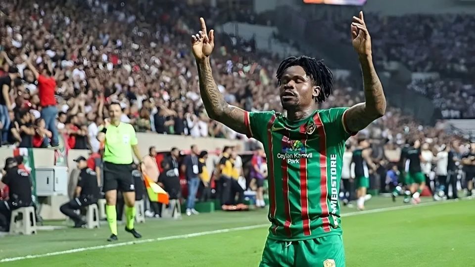 Amedspor, Beşiktaş'ı 3-2 Mağlup Ederek Süper Lig'de Liderliğe Yükseldi