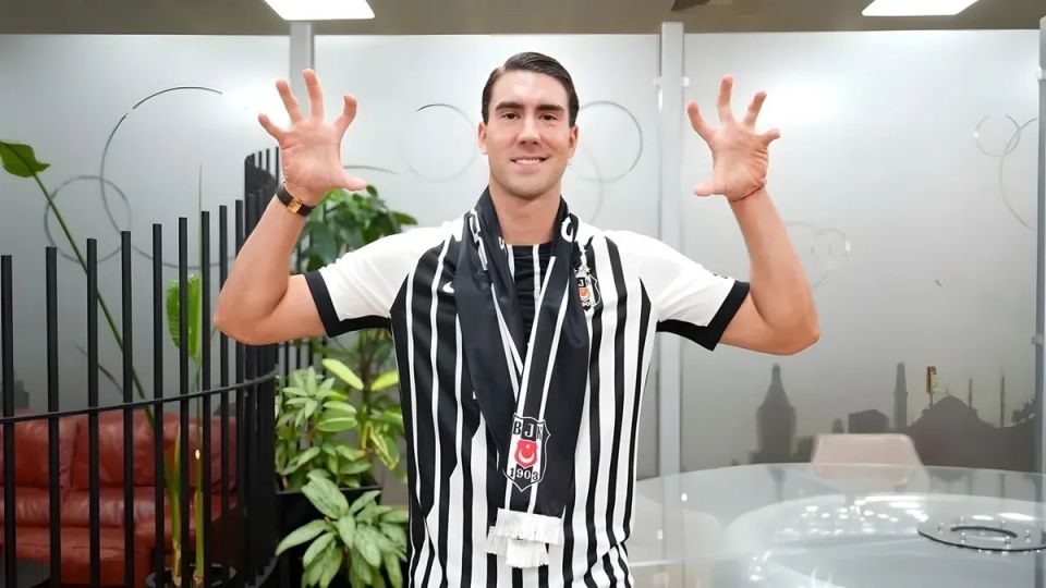 Vlahovic Beşiktaş'ta: İmza Töreni ve Detaylar
