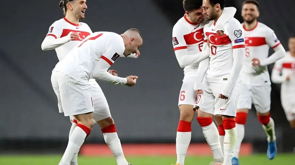 A Milli Takım'da İtalya Maçı Öncesi Emirhan Topçu ve Can Uzun Krizi