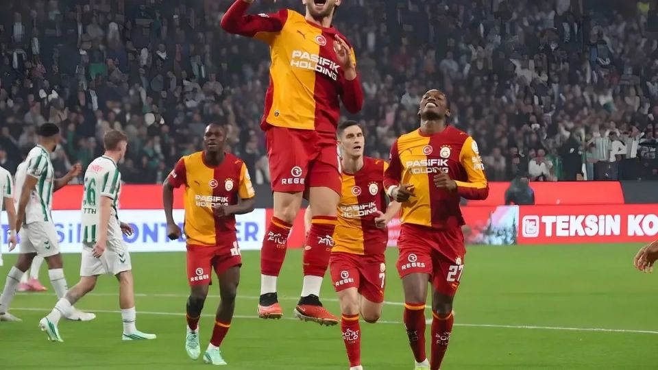Galatasaray, Konyaspor'u 4-0 Yenerek Liderliğini Pekiştirdi