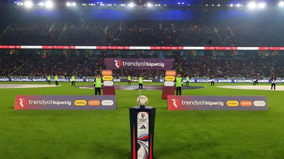 Trabzonspor-Beşiktaş Maçında Meşale Olayı: Adli Soruşturma Başlatıldı