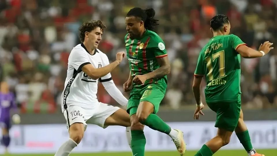 Amedspor, Beşiktaş'ı 3-2 Mağlup Ederek Liderliğe Yükseldi