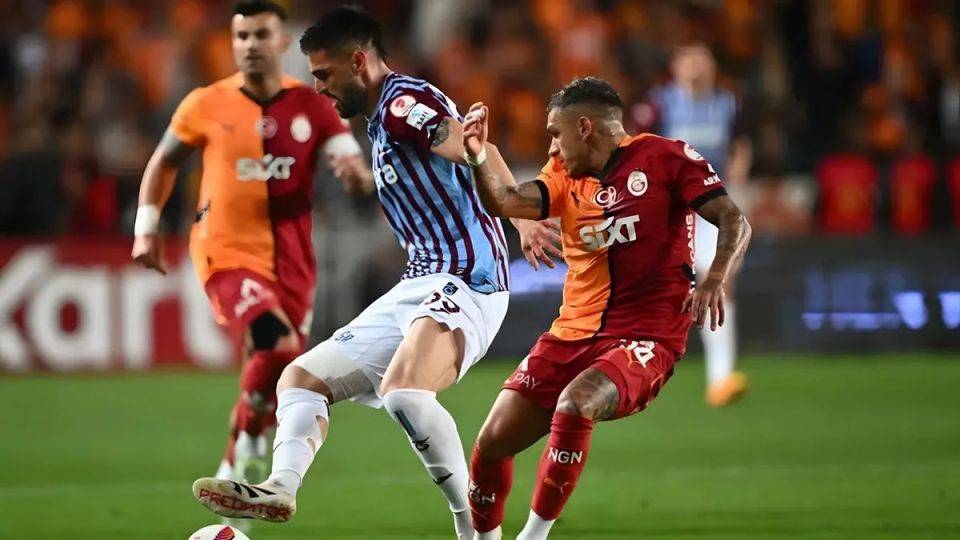 Trabzonspor ve Galatasaray Arasında Kritik Mücadele: Yeni Teknik Direktör İlk Sınavında