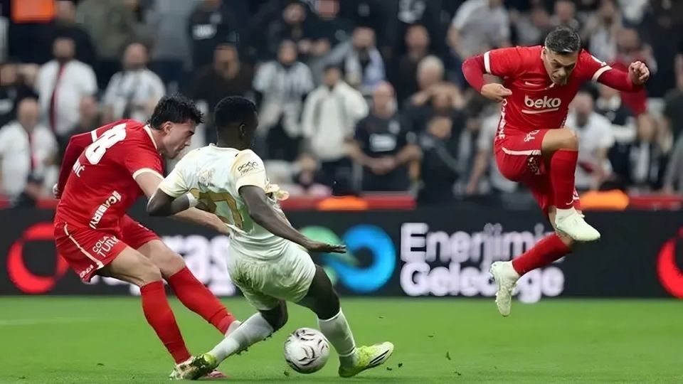 Beşiktaş, Başakşehir'i 2-0 Mağlup Etti: İşte Maçın Detayları