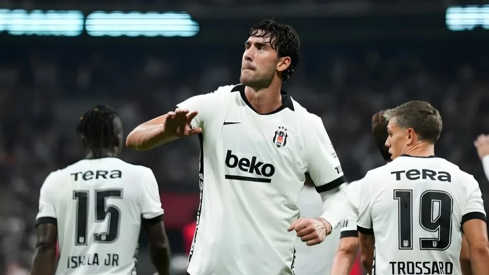 Beşiktaş, Çorum FK'yi Gol Yağmuruna Tuttu: Vlahovic'ten Hat-Trick