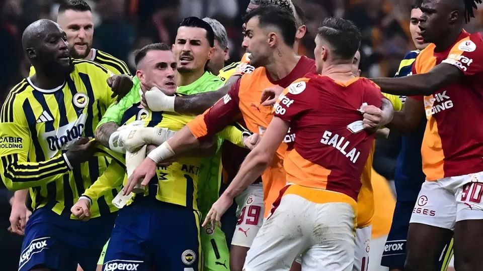 Fenerbahçe Derbi Sonrası Olayları Kınıyor: Disiplin Soruşturması Talebi