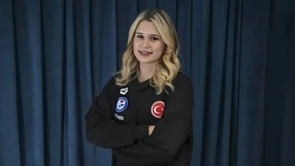 Defne Kurt, Avrupa Para Yüzme Şampiyonası'nda Altın Madalya Kazandı