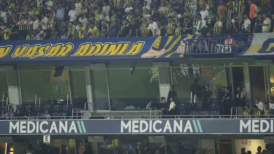 Acun Ilıcalı'dan Fenerbahçe'ye Loca Tepkisi: 'Kişisel Husumetiniz Birlik ve Beraberliğin Önüne Geçti'