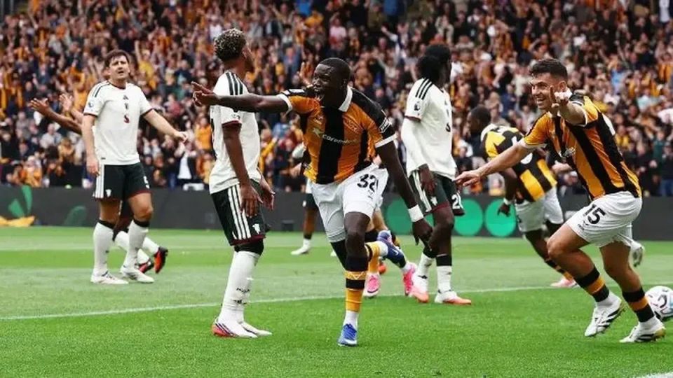 Hull City Premier Lig'e Zaferle Başladı: Manchester United'ı 2-0 Mağlup Etti