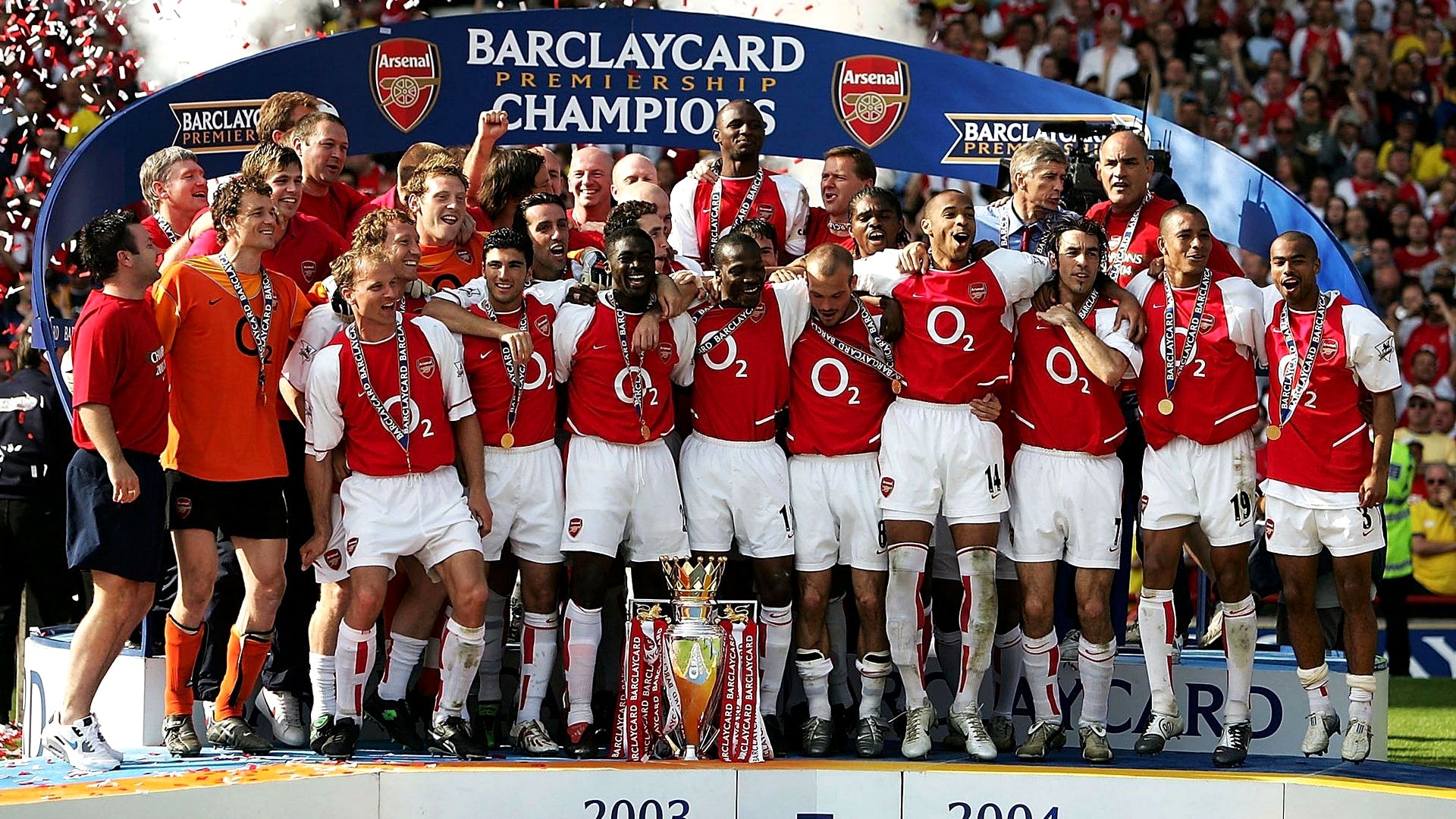 Arsenal'in Namağlup Sezonundaki Efsanevi Hücum Hattı ve Hızlı Geçişlerdeki PAS Ritmi
